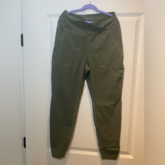 AFB STUDDED BIG SWEAT PANTS (OLIVE)